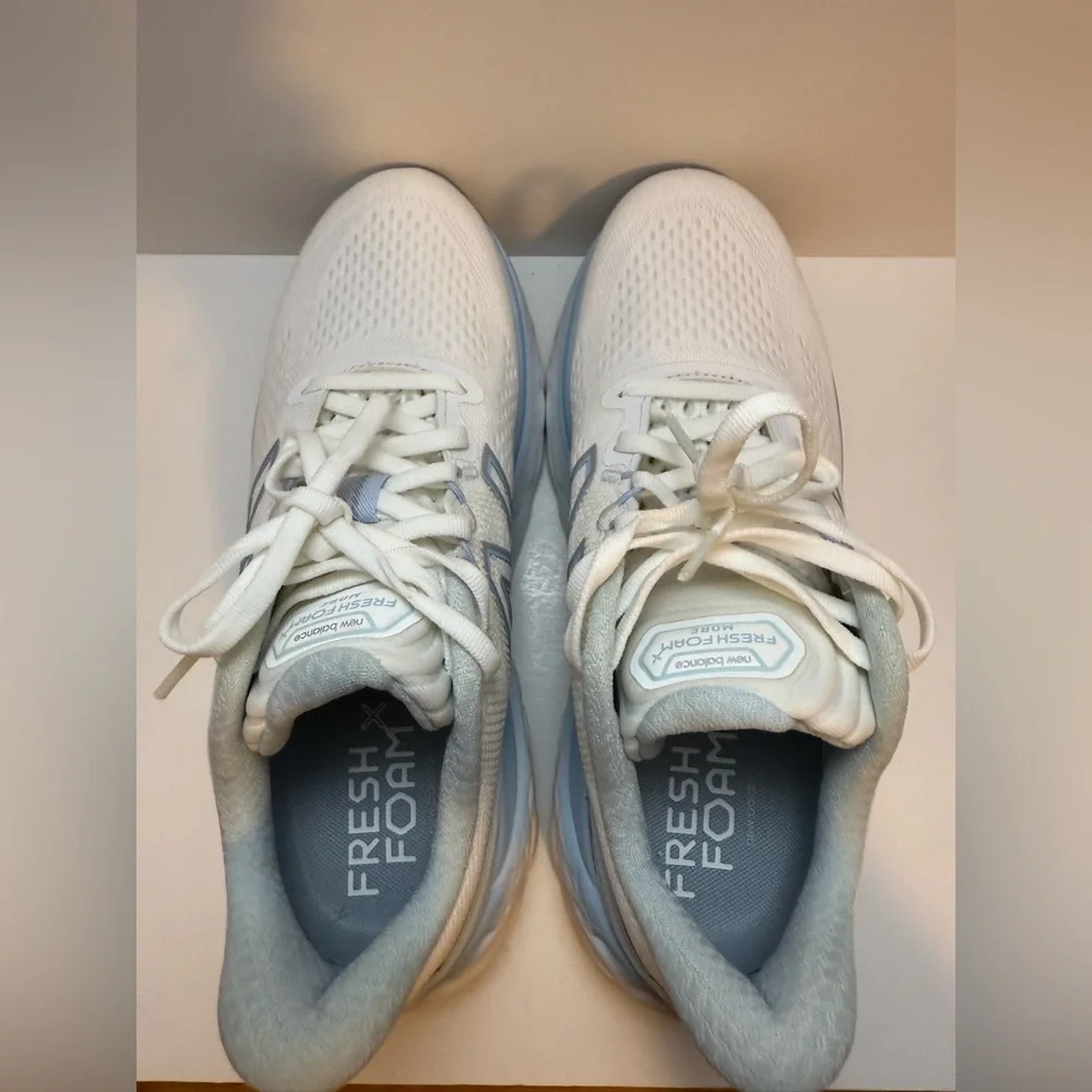 New Balance Women's Fresh Foam More V3 Running Shoes, Size 8.5 - Picture 8 of 8